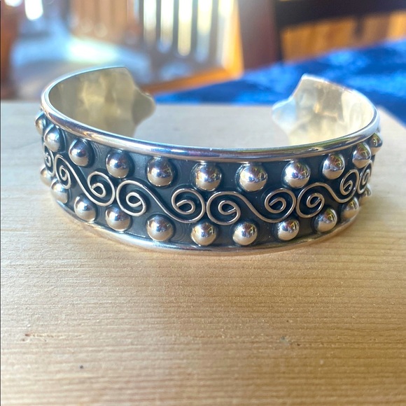 Jewelry - Sterling Silver Mexican Cuff Bracelet 🌺Vintage